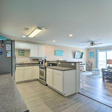 Ocean-View Oak Island Condo, 1 Block To Beach! Kültér fotó