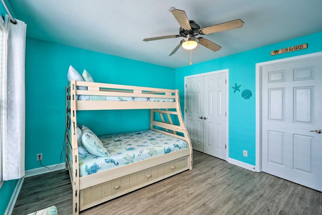 Ocean-View Oak Island Condo, 1 Block To Beach! Kültér fotó