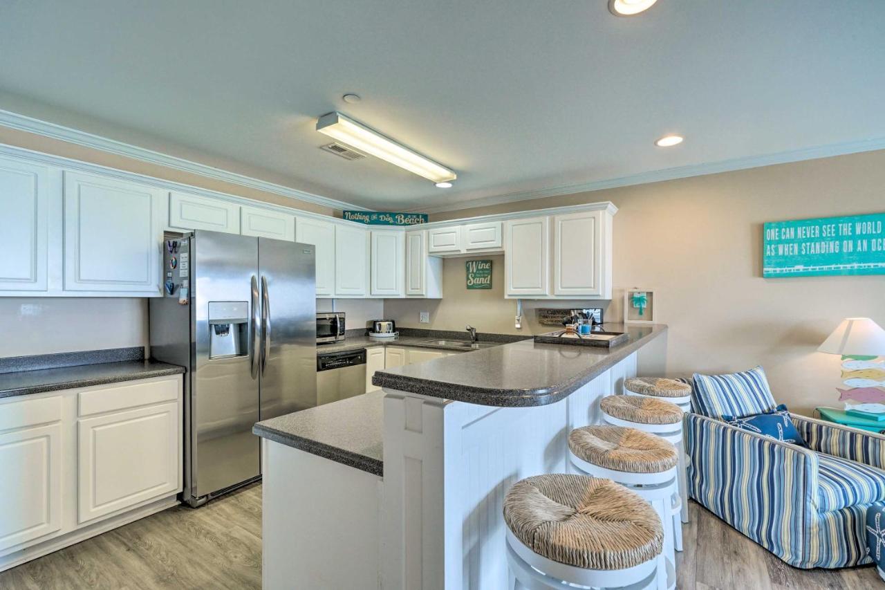 Ocean-View Oak Island Condo, 1 Block To Beach! Kültér fotó