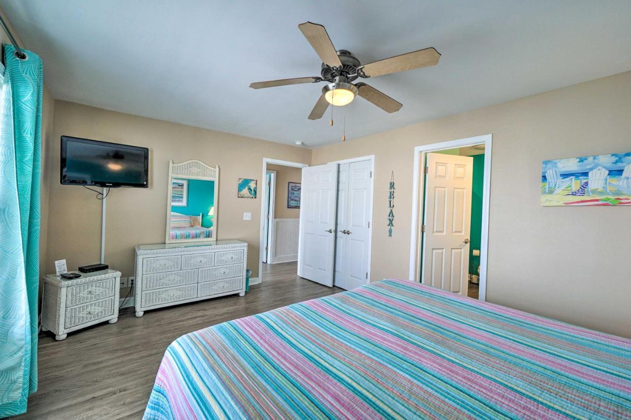 Ocean-View Oak Island Condo, 1 Block To Beach! Kültér fotó